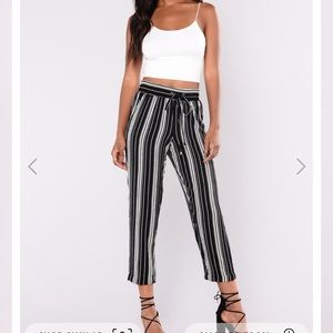 💕2/$20💕 Fashion Nova woven drawstring crop pant